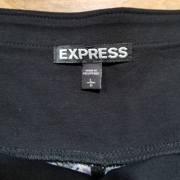 Express Women's Shorts - Picture 2 of 4